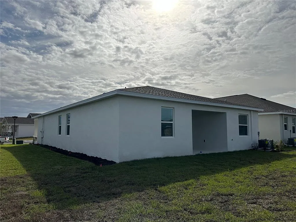 4 bed, 3.0 bath, 2109 sqft, $2,950 — Photo 3
