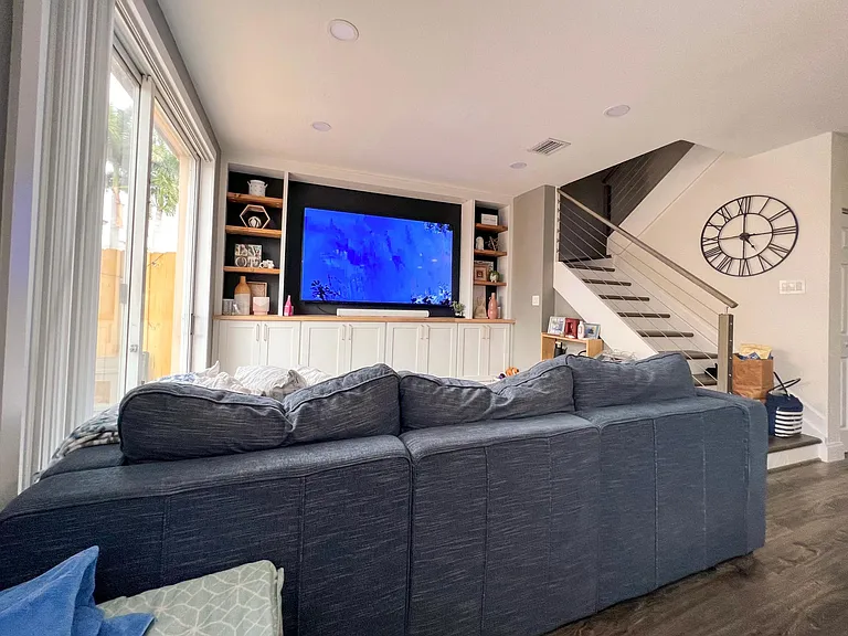 4175 NE 9th St — Photo 5