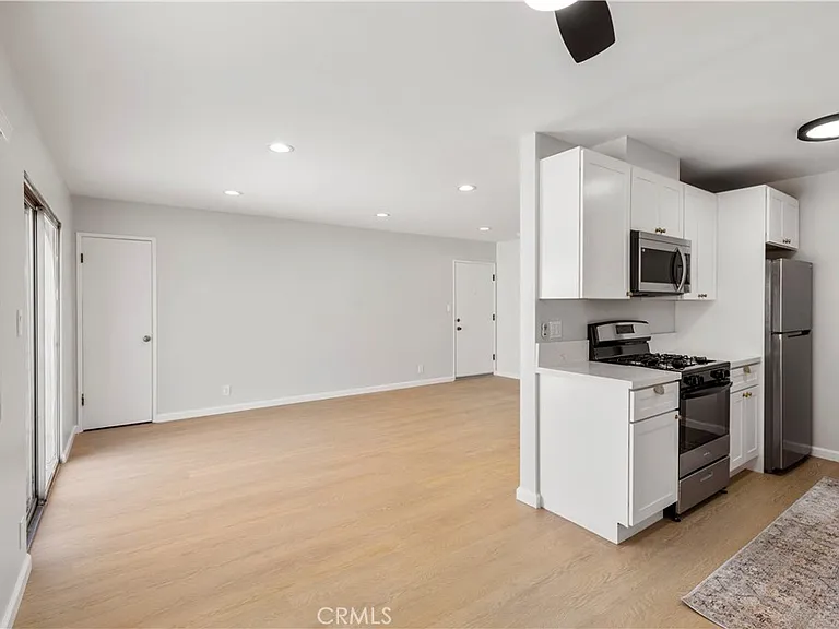 1107 E 3rd St #8 — Photo 5