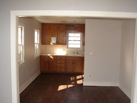 5th image of 251 Elkhart Ave