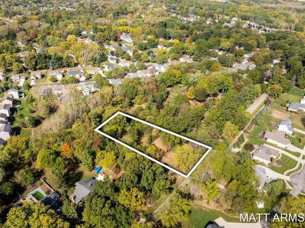 1885 Oakleigh Rd NW, Grand Rapids, MI 49504