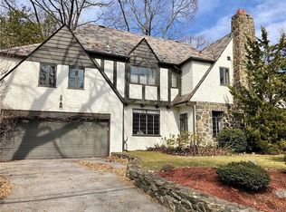 4 Glen Eagles Dr, Larchmont, NY 10538