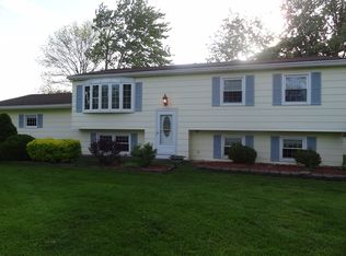 12 Stillmeadow Dr, Rochester, NY 14624