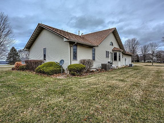 5th image of 27 Riverview Dr