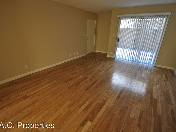 3rd image of 11045 La Maida St APT 106