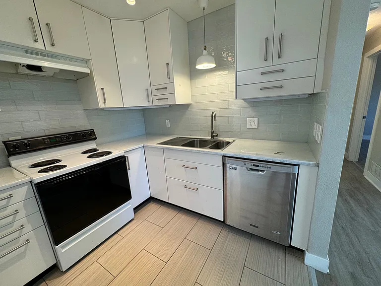 4700 W 16th Ave — Photo 8