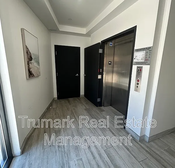 11408 Sarah St #205 — Photo 9
