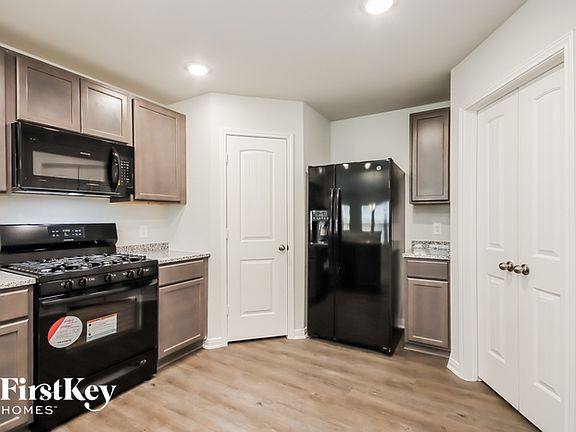5th image of 25586 Roy Rogers Ct