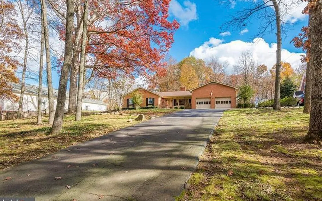 8515 Thomas Dr — Photo 2