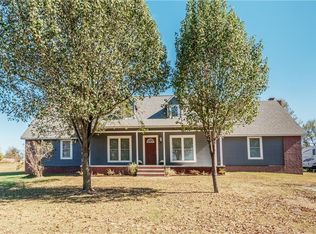 9748 Cedarville Rd, Cedarville, AR 72932