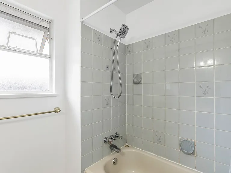 9335 152a St — Photo 15