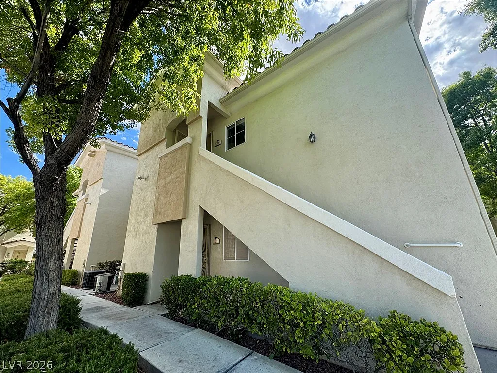 2 bed, 2.0 bath, 838 sqft, $1,600 — Photo 3