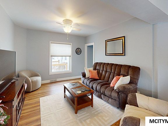 3rd image of 109 S 9th St