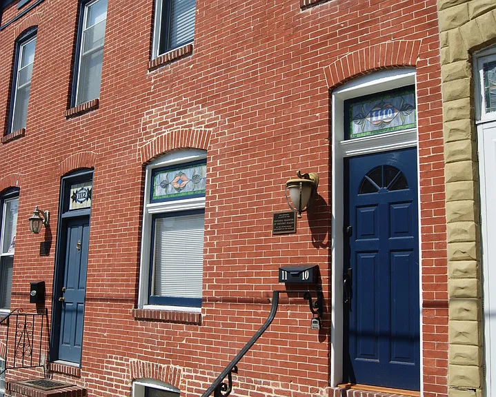 1110 S Bouldin St — Photo 1
