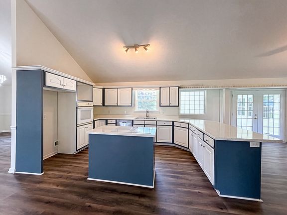3rd image of 807 W Thompson Ln