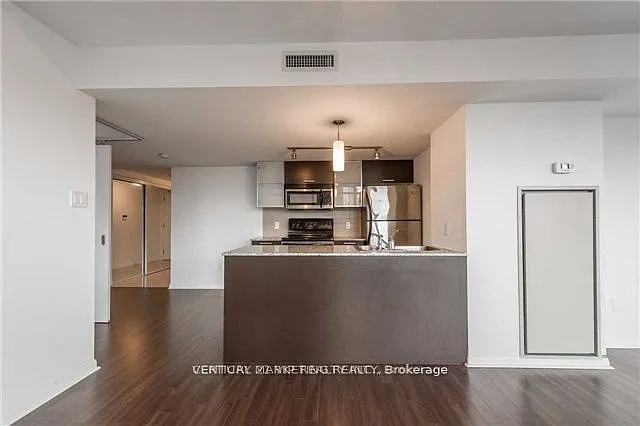 37 Grosvenor St #1007 — Photo 14