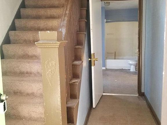 4th image of 2816 Leahy St