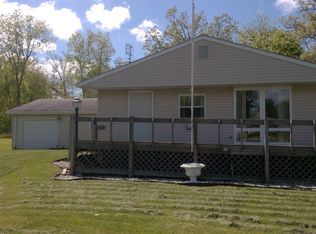 260 Ln 890 Snow Lk, Fremont, IN 46737