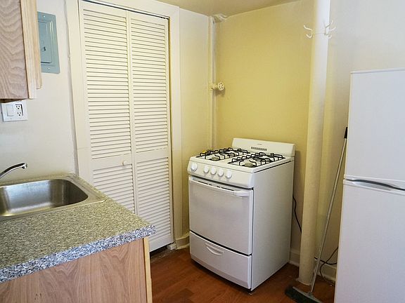 4th image of 189 E Mosholu Pkwy N APT C