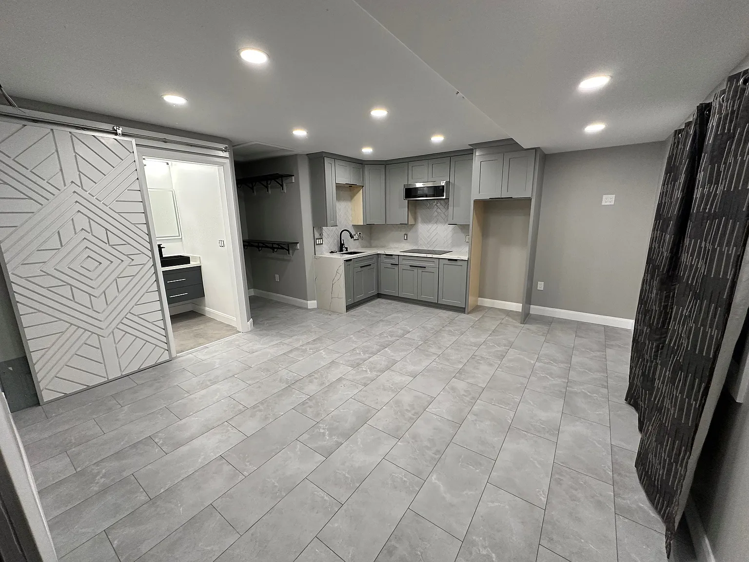 1 bed, 1.0 bath, 400 sqft, $2,000 — Photo 3
