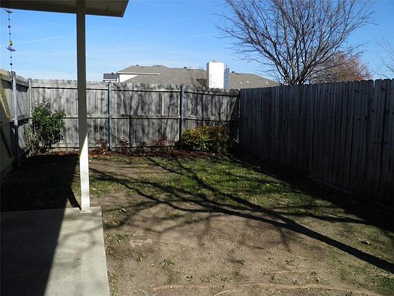 3rd image of 722 Hillcrest Ct