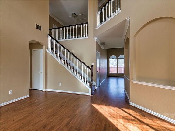 5th image of 9301 Woodlake Dr