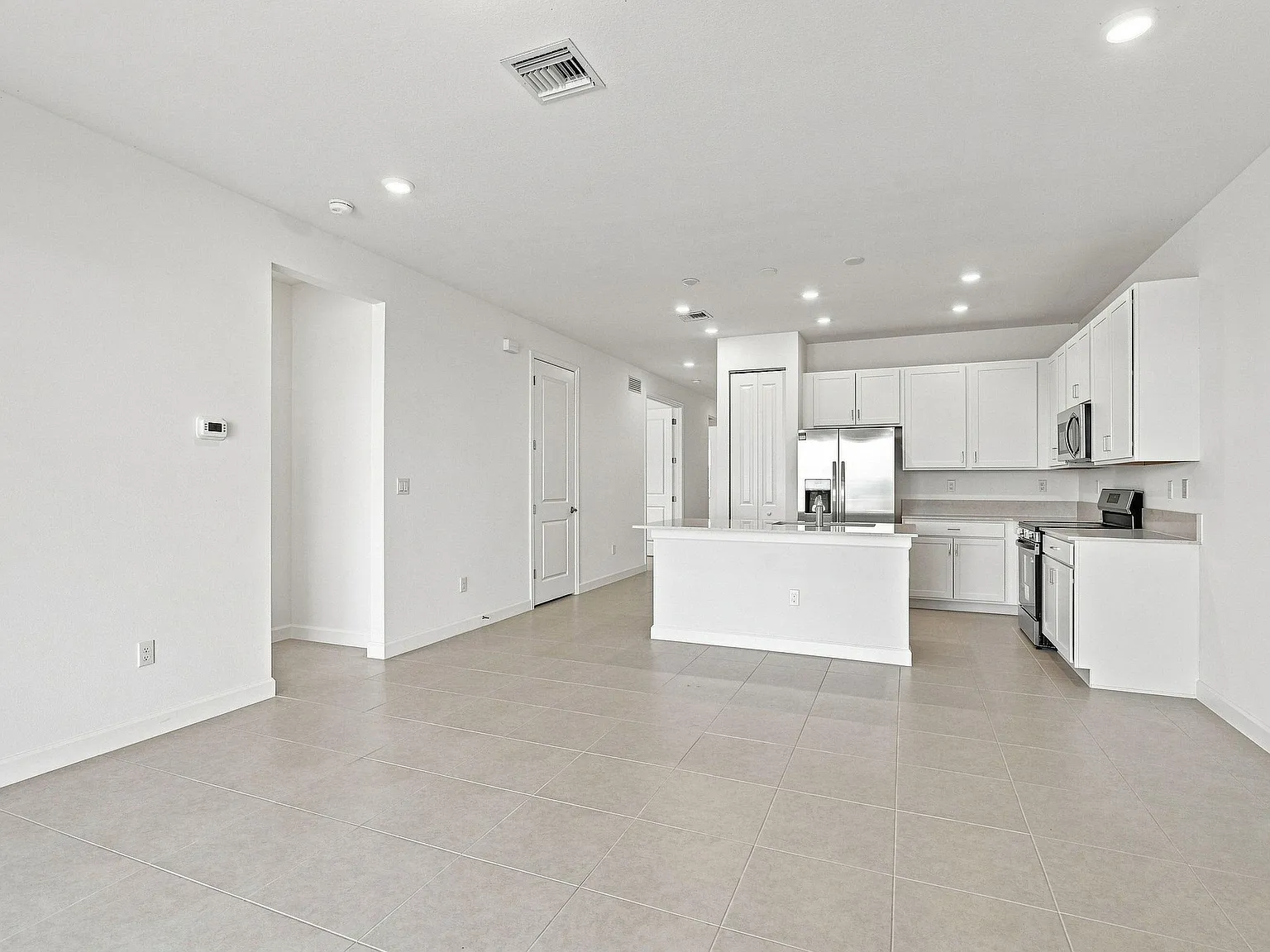 3 bed, 2.0 bath, 1436 sqft, $2,200 — Photo 4