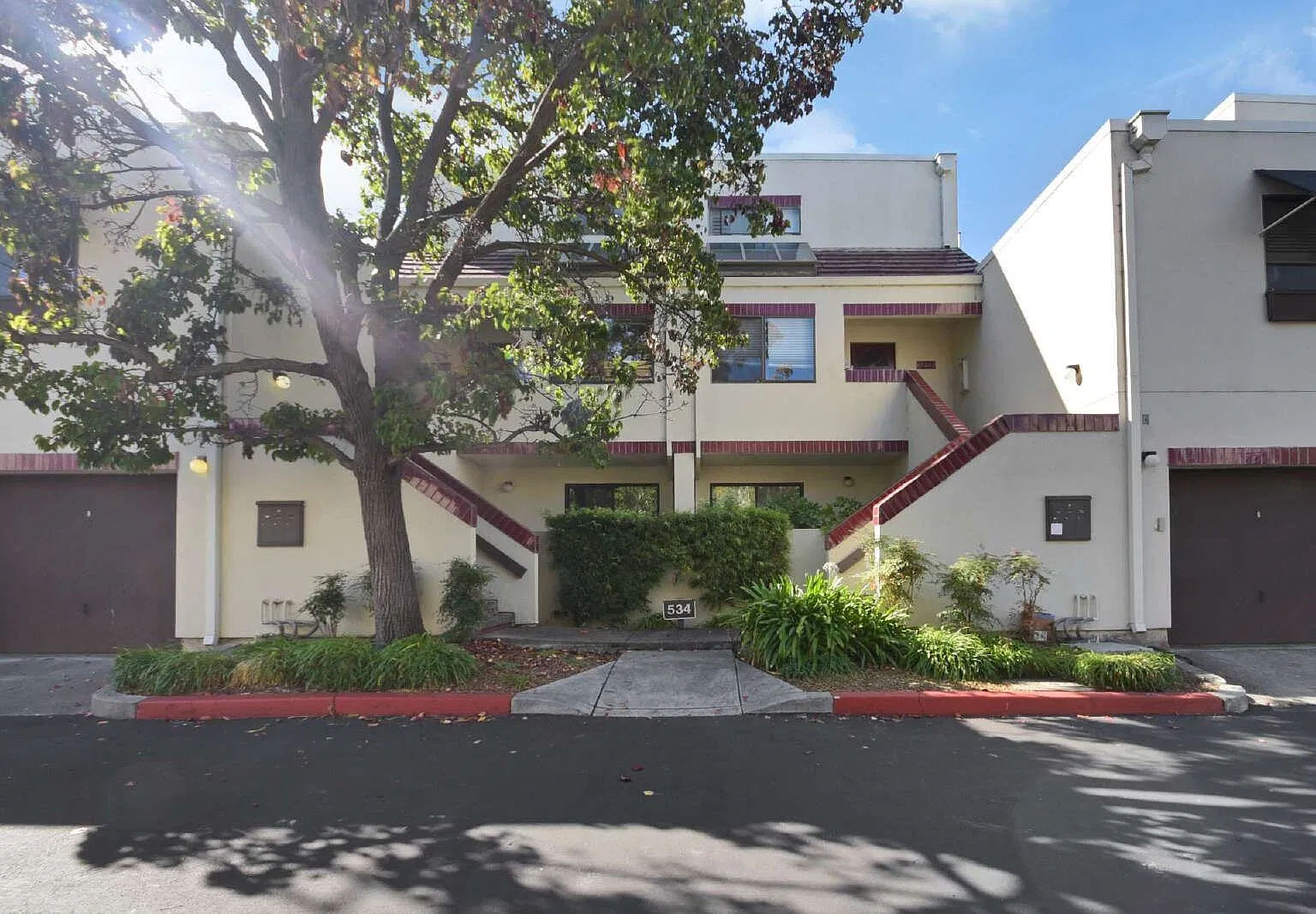 2 bed, 2.0 bath, 1568 sqft, $4,350 — Photo 1