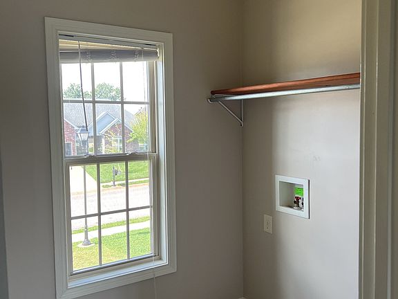 4th image of 1093 Henry Place Blvd