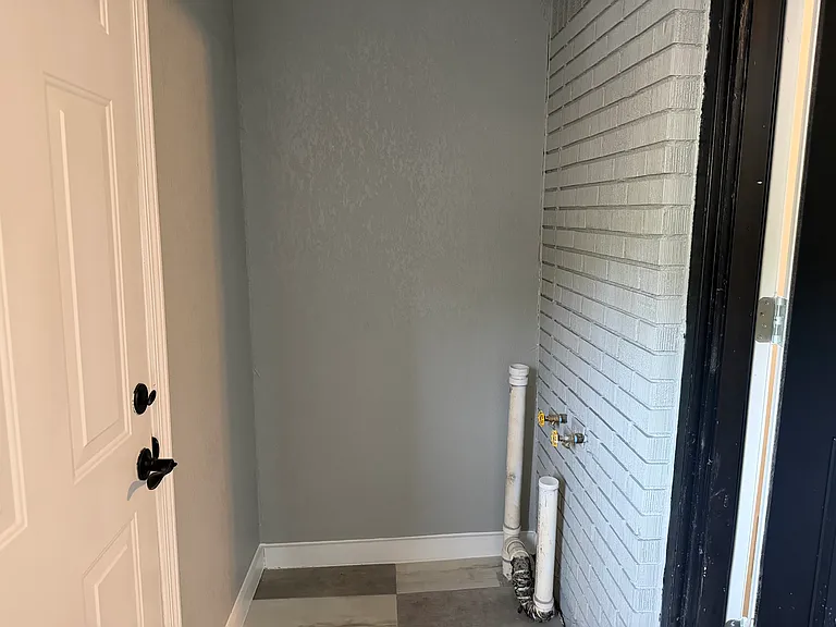 2504 Normont Cir — Photo 18