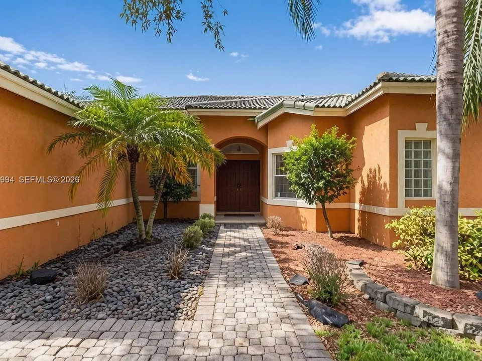10989 NW 56th Ct