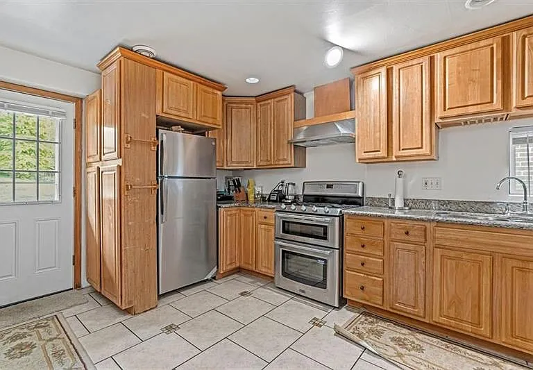 5632 Pocusset St — Photo 8