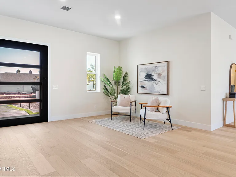 5540 E Dahlia Dr — Photo 4