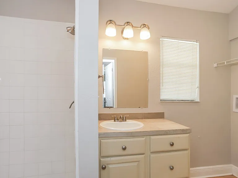 908 N Palm Dr — Photo 11