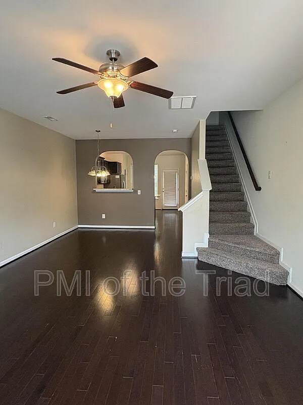 2 bed, 2.5 bath, 1664 sqft, $1,650 — Photo 2