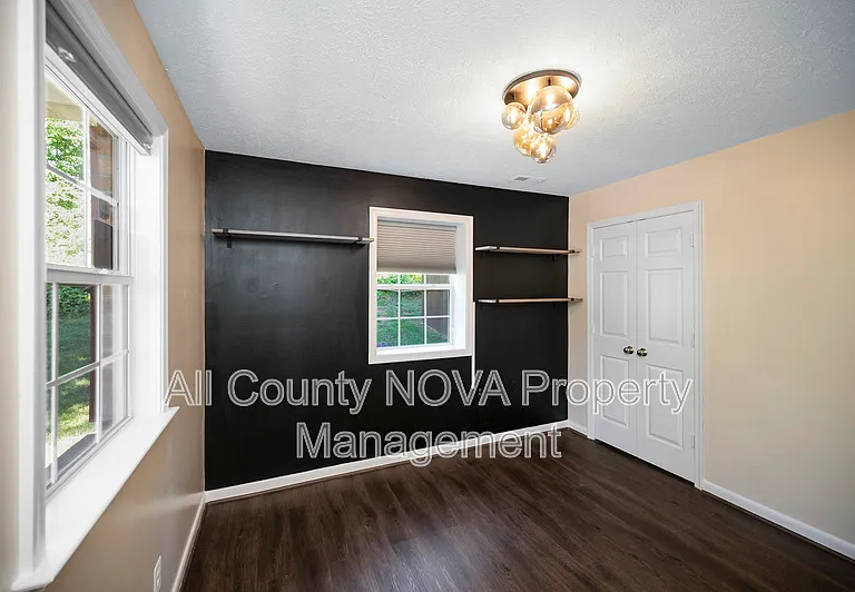 610 Kensington Dr — Photo 7