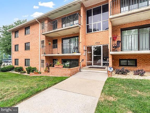 3rd image of 1745 Edgewood Hill Cir APT 2