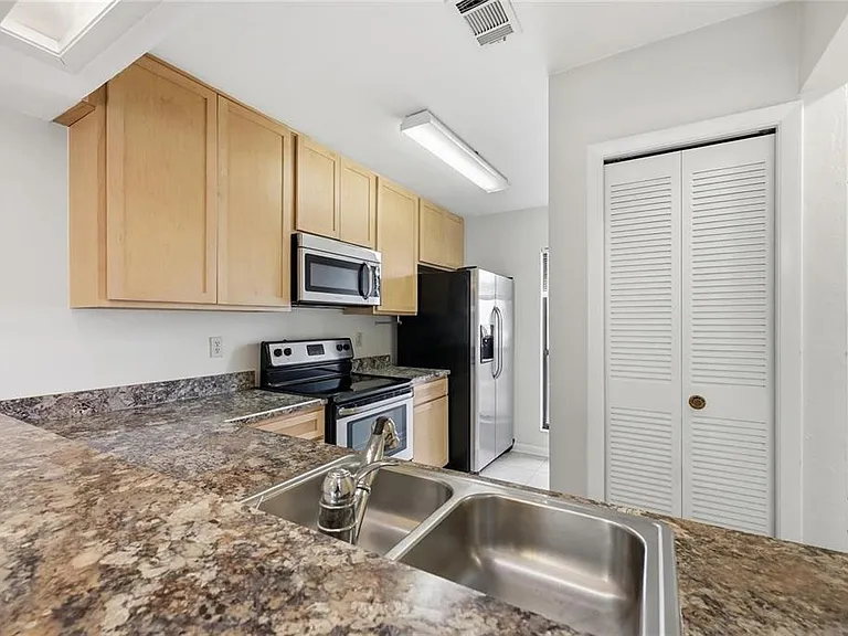 3741 NW 56th Ln — Photo 3