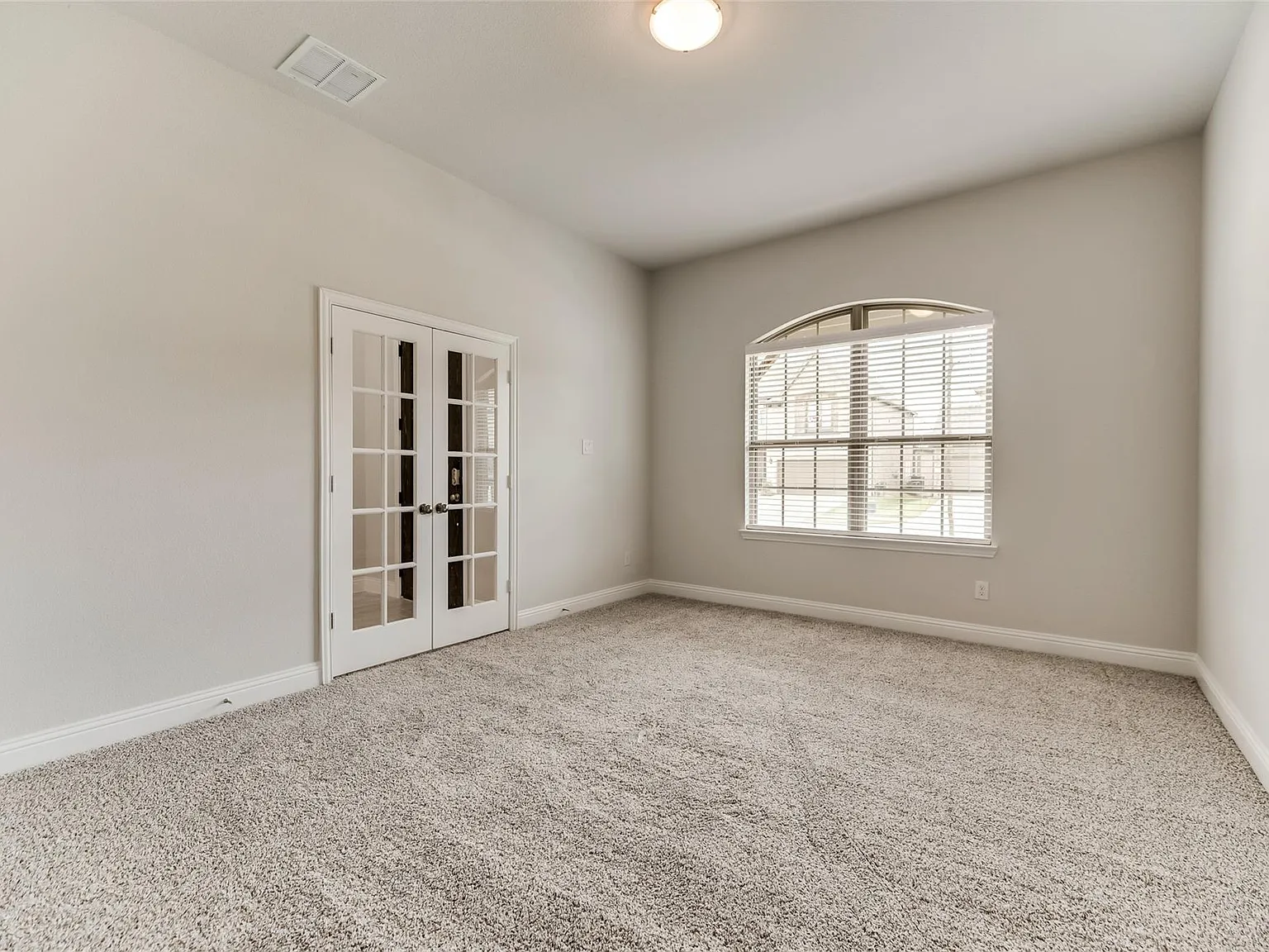 4 bed, 3.5 bath, 3347 sqft, $3,450 — Photo 3