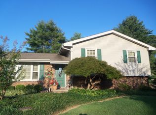 717 Crestmont Dr, Evansville, IN 47712