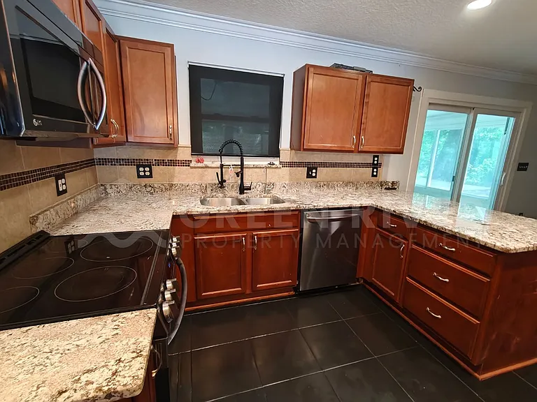 1549 Sonoma Ct — Photo 8