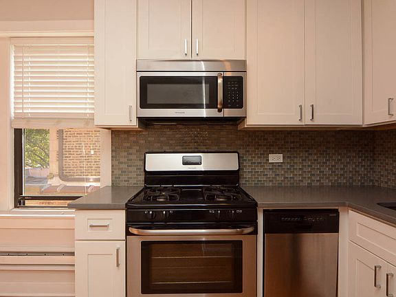 4th image of 2420 N Kedzie Blvd #D302