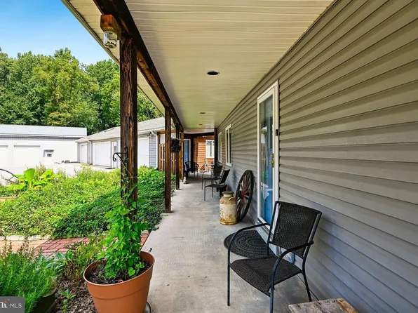18 Watergate Ct, Silver Spring, MD 20905