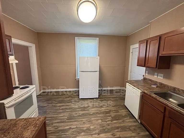332 Hudson Ave — Photo 18