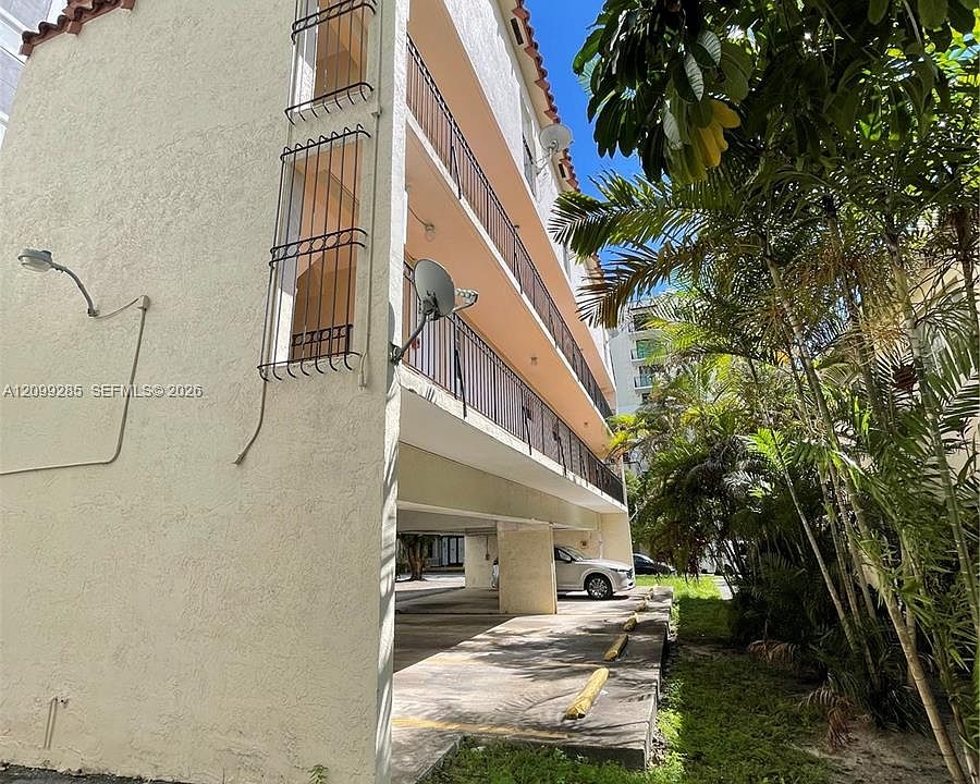 1st image of 211 Sidonia Ave APT 1