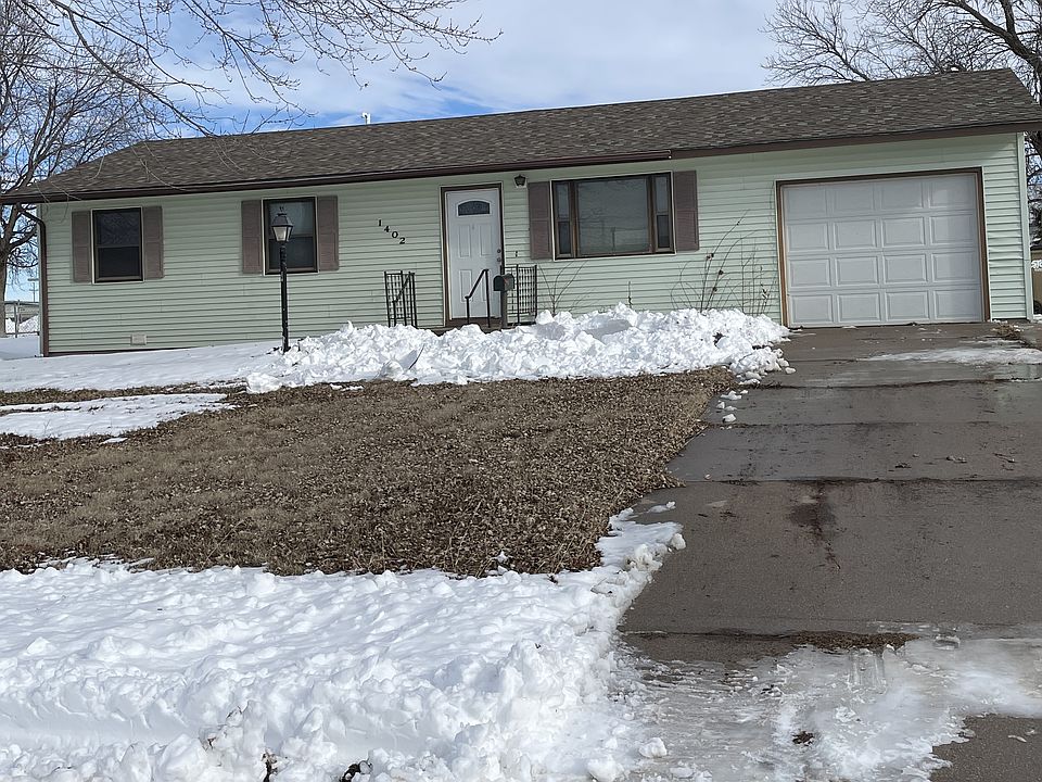 1402 N Green St, Hoisington, KS 67544 Zillow