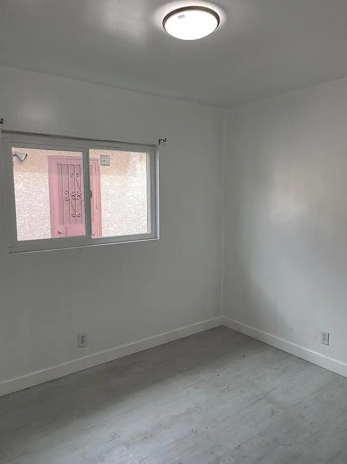 3 bed, 1180 sqft, $3,398 — Photo 2