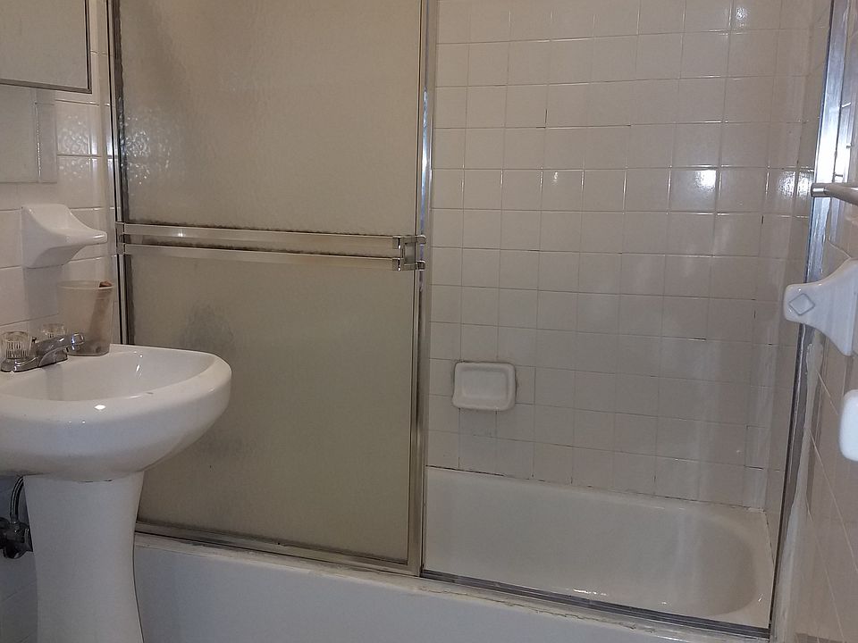1st image of 10217 Lewis Ave #1