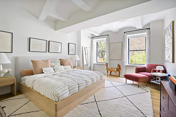 Sold by Sotheby's International Realty | media 7