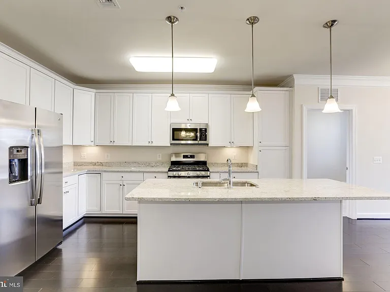 13740 Endeavour Dr #403 — Photo 7